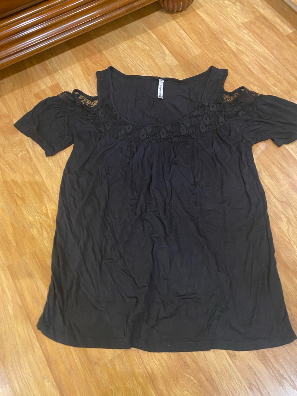 White Mark Black Lace-Trim Chemise